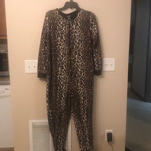LEOPARD FOOTIE PAJAMAS